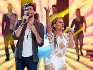 Vicky Larraz imita a Jennifer L&oacute;pez junto a &Aacute;lvaro Soler