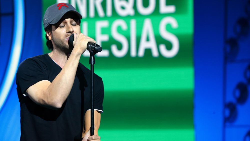 Adrián Rodríguez se transforma de nuevo en Enrique Iglesias en 'Tu Cara Me Suena'