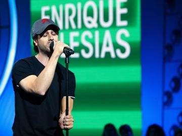 Adri&aacute;n Rodr&iacute;guez se transforma de nuevo en Enrique Iglesias en 'Tu Cara Me Suena'