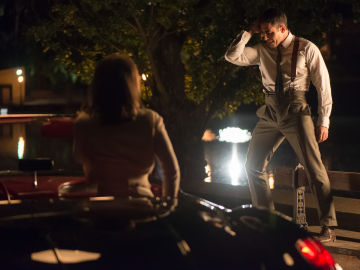 Alberto le dedica un 'striptease' a Ana en el regreso de Velvet