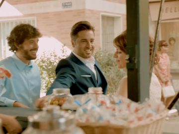 Bustamante en el videoclip Amar es Para Siempre