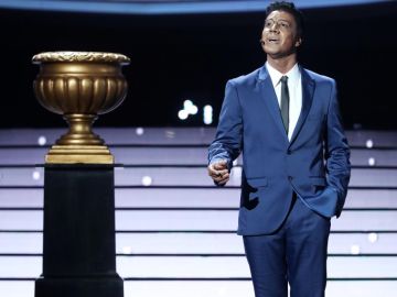 Miquel Fern&aacute;ndez gana la gala 13 como Nat King Cole