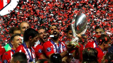 El Atlético de Madrid celebra el título de la Supercopa de Europa El Atlético de Madrid celebra el título de la Supercopa de Europa