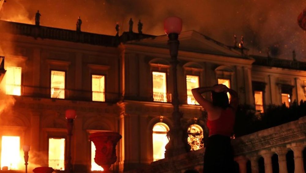 Imagen del incendio en el Museo Nacional de Brasil