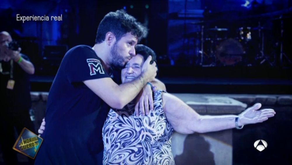 La emotiva sorpresa de Pablo López a Jacinta en uno de sus conciertos