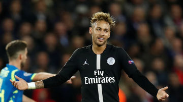 Neymar, en acción ante el Nápoles Neymar, en acción ante el Nápoles