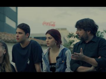  Un grupo de jóvenes hablan con Jordi Évole en Salvados: la mala educación