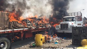 Camión incendiado en Venezuela