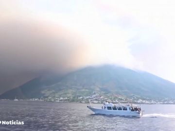 Un muerto y dos heridos tras la erupción del volcán italiano 'Stromboli'