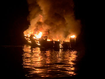 Incendio en un barco de buceo en California