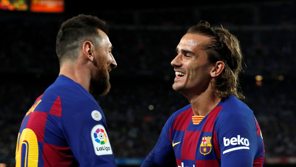 Messi celebra con Griezmann el gol del francés contra el Villarreal