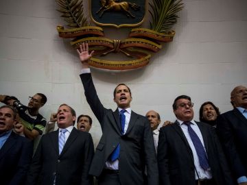 El líder opositor Juan Guaidó encabeza una sesión del Parlamento de Venezuela, en Caracas