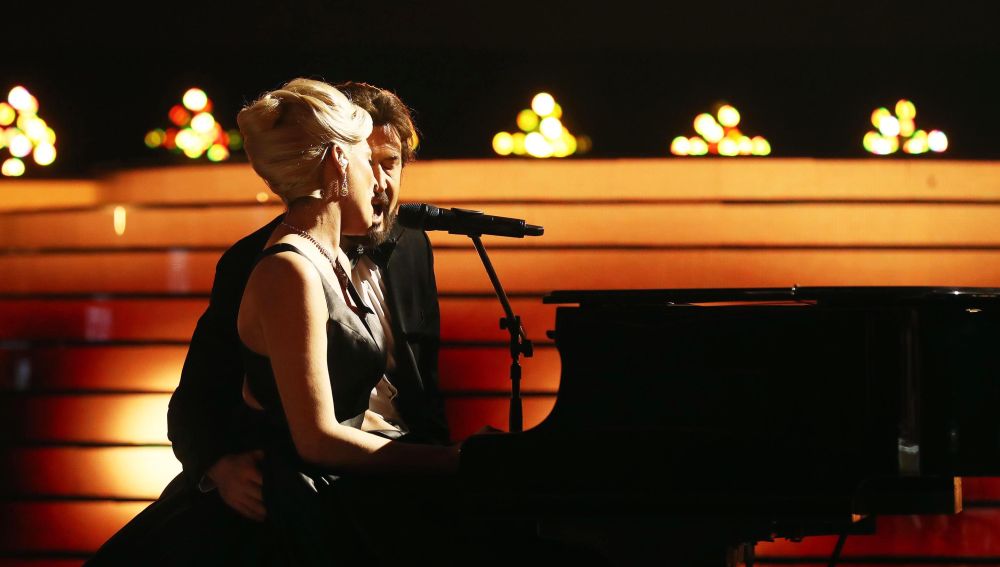 La mágica actuación de Rocío Madrid y Álex O'Dogherty como Lady Gaga y Bradley Cooper en ‘Shallow’