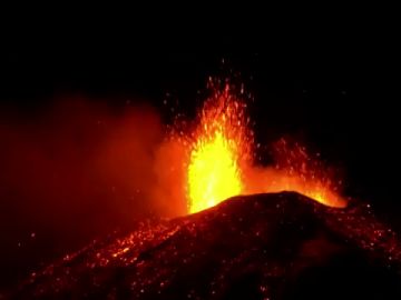 Activos por primera vez en 20 años los cuatro cráteres del volcán Etna