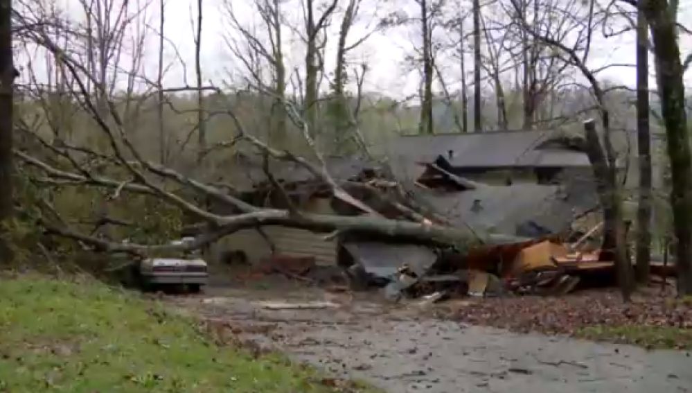 Al menos 5 muertos y decenas de heridos tras el paso de varios tornados en Alabama, Estados Unidos