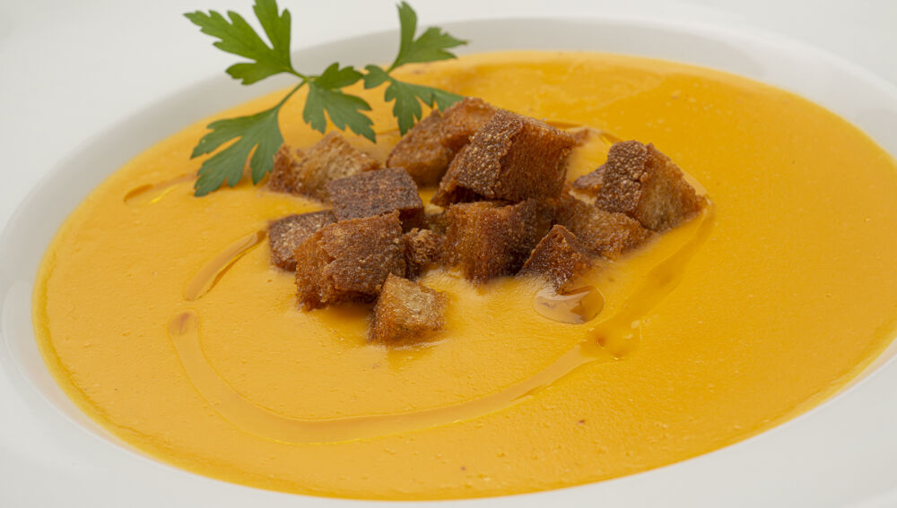 ¡Receta de 2 €, de Arguiñano!: sopa de zanahoria y boniato con picatostes