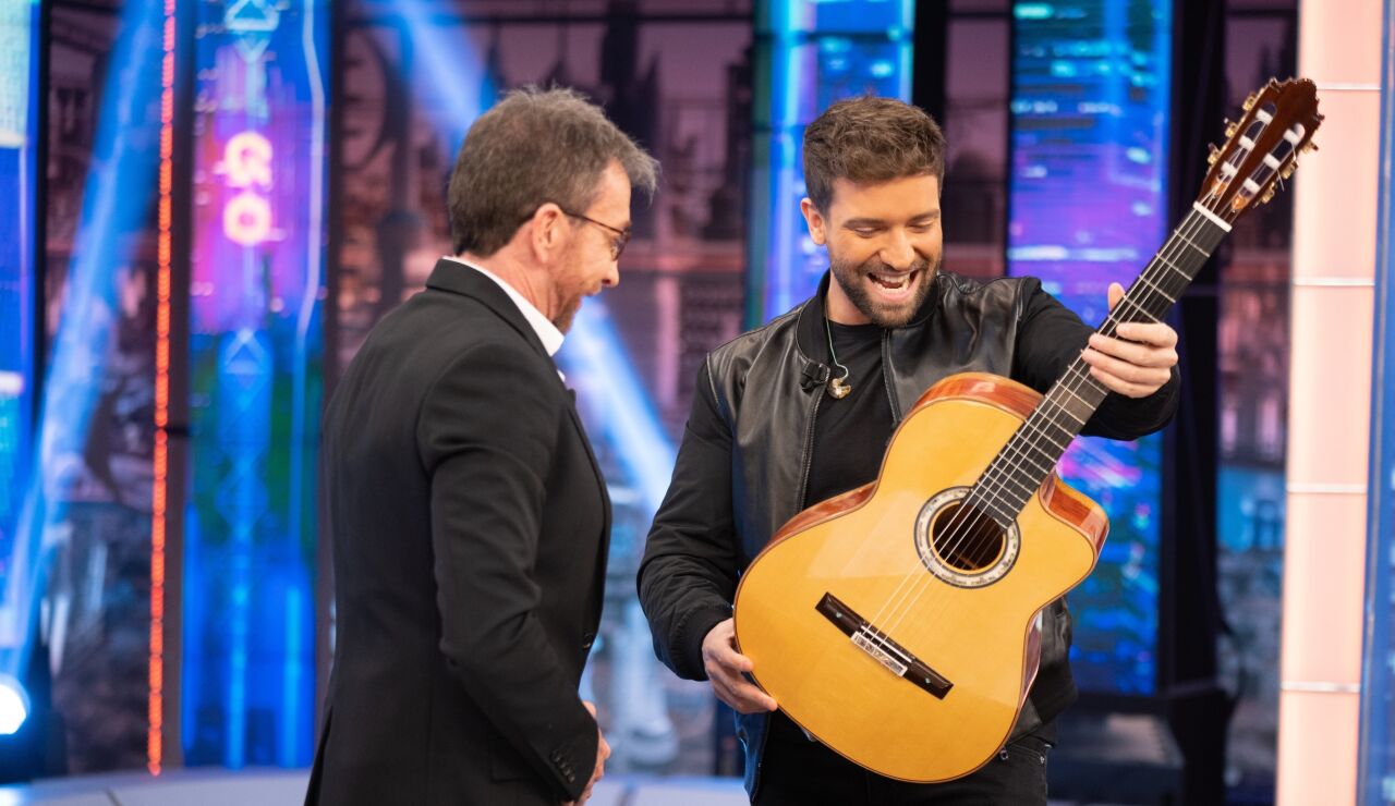 Pablo Alborán estrena la guitarra de su nueva gira en 'El Hormiguero 3.0': "¡Suena que te mueres!