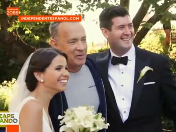 Descubre el sorprendente hobby oculto de Tom Hanks: colarse en sesiones de fotos de bodas