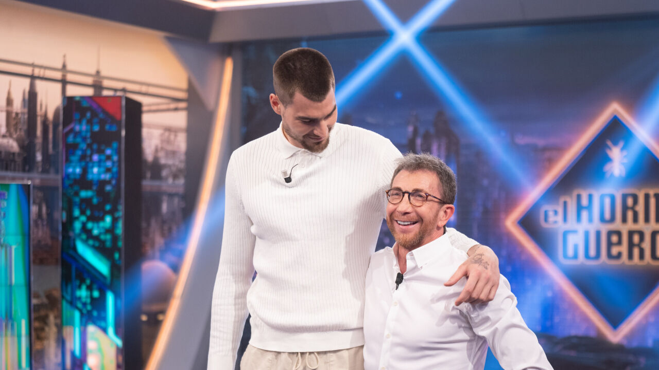 Juancho Hernangómez, De La NBA Al Cine Junto A Adam Sandler, Presenta ...