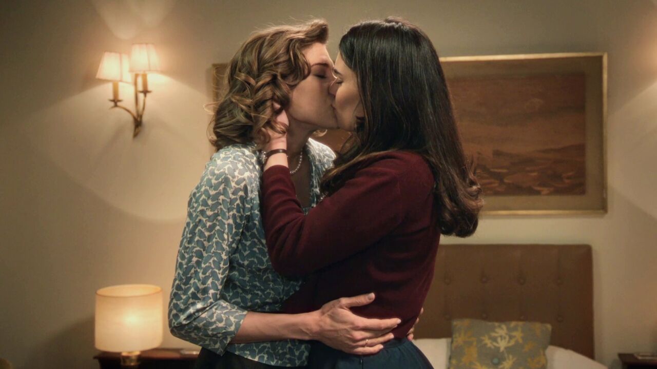 Marta y Fina dan un paso más en su relación y duermen juntas en 'Sueños de libertad'