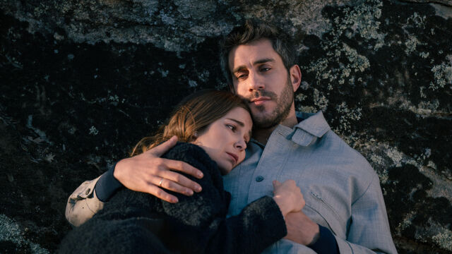 Begoña y Andrés tumbados en el capítulo 74 de Sueños de libertad. Begoña y Andrés tumbados en el capítulo 74 de Sueños de libertad.