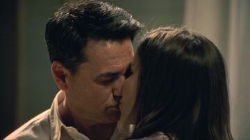 Gabriel y Begoña cruzan la línea con un beso inesperado en ‘Sueños de libertad’