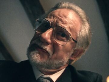 Damián asfixia a don Pedro... ¡En un ataque de locura! Damián asfixia a don Pedro... ¡En un ataque de locura!