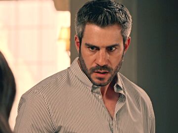 ¡Andrés descubre la verdad!: María se pone de pie delante suya para impedir que vaya a fábrica ¡Andrés descubre la verdad!: María se pone de pie delante suya para impedir que vaya a fábrica