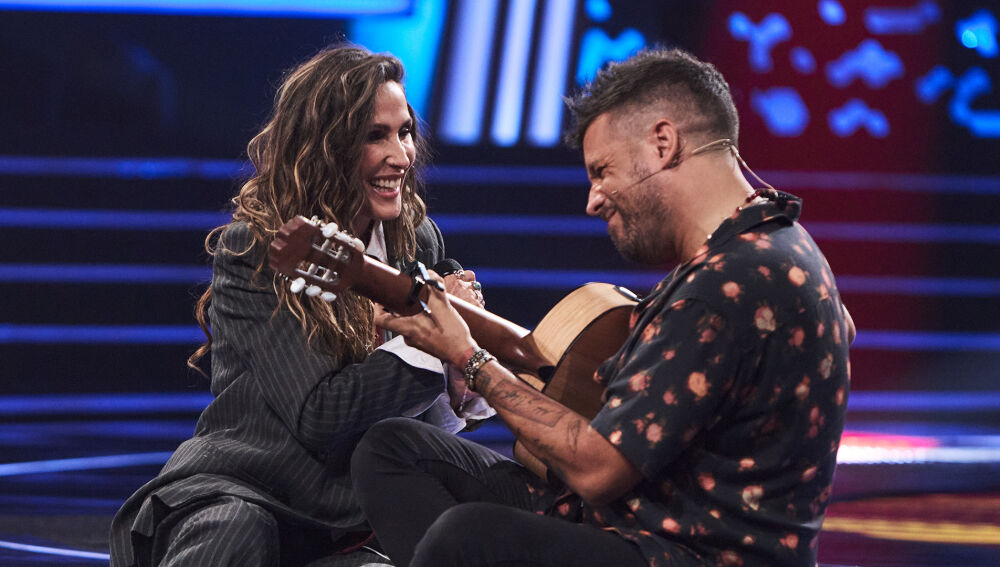 Malú y Pablo emocionan al público uniendo sus voces en el escenario 