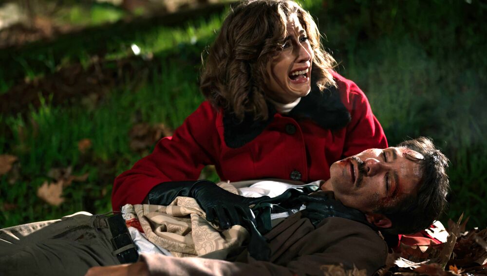 Pelayo muere en los brazos de Marta sin poder contarle la verdad sobre Fina 