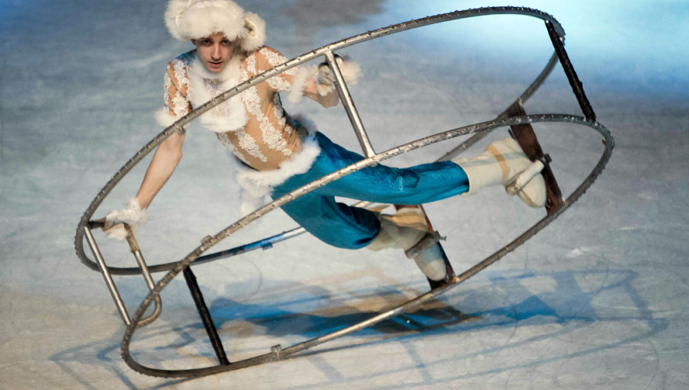 Un patinador del Circo de Moscú