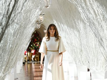 Melania Trump decora la Casa Blanca para Navidad