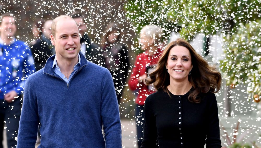 Los Duques de Cambridge acuden a una fiesta navideña en el Palacio de Kensington