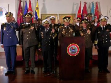 Los mandos militares de Venezuela respaldan a Maduro 
