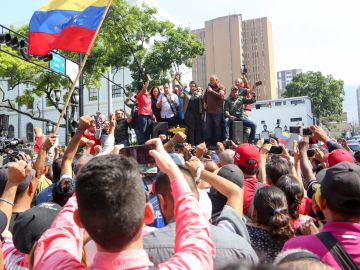 ¿Qué puede ocurrir en Venezuela tras el levantamiento militar de Guaidó?