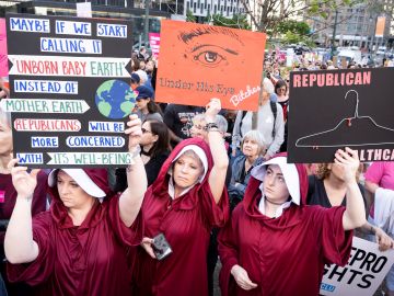 Personas participan en una manifestación a favor del aborto celebrada este martes en Foley Square