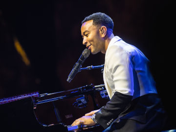 John Legend deslumbra con su piano al público de Starlite en el octavo sold out del festival