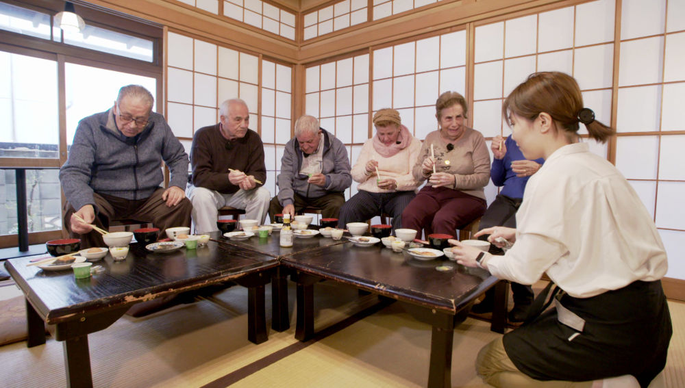 El hilarante desayuno japonés de los viajeros: “¡Qué hemos hecho para que nos des este castigo!”