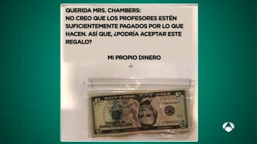 Un niño de nueve años utiliza su regalo de cumpleaños para que su maestra tenga un aumento de sueldo Un niño de nueve años utiliza su regalo de cumpleaños para que su maestra tenga un aumento de sueldo
