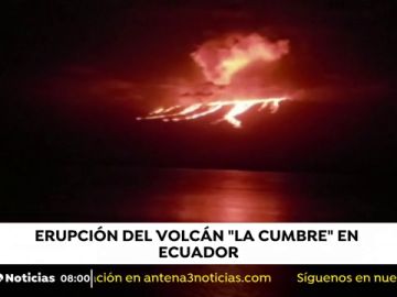 El volcán 'La Cumbre' continúa en erupción en Ecuador