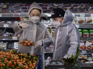 Ciudadanos en China, protegidos contra el coronavirus