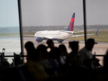 Los aeropuertos de la República Dominicana comenzaron a sentir los efectos de la expansión del coronavirus la semana pasada; a día de hoy el Gobierno del país ya los ha cerrado