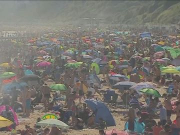 Playas abarrotadas en Gran Bretaña a pesar del coronavirus