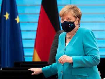 Imagen de archivo de Angela Merkel con mascarilla