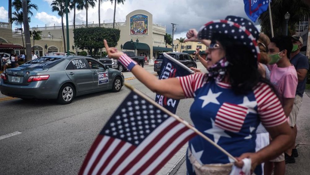 Elecciones EEUU 2020: Seguidores de Trump y Biden enfrentados en un acto en Florida (EEUU).