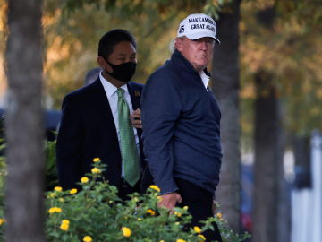Donald Trump vuelve a la Casa Blanca después de enterarse de la victoria de Biden mientras jugaba al golf