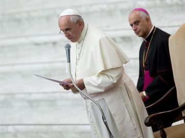 El Vaticano niega que el Papa Francisco diera 'me gusta' a la foto erótica de una modelo brasileña en Instagram