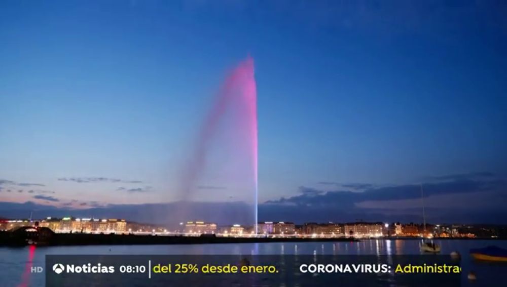La fuente Jet d'Eau de Ginebra se ilumina de color morado para conmemorar el Día Internacional de la Mujer