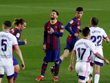 Leo Messi se lamenta tras una acción