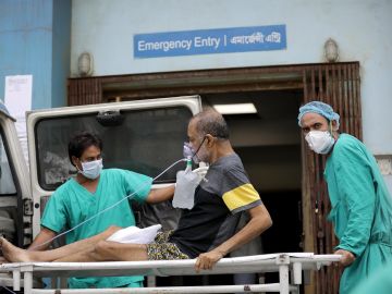 India vive una situación extrema: marca un nuevo récord con 346.000 casos y más de 2.600 muertes